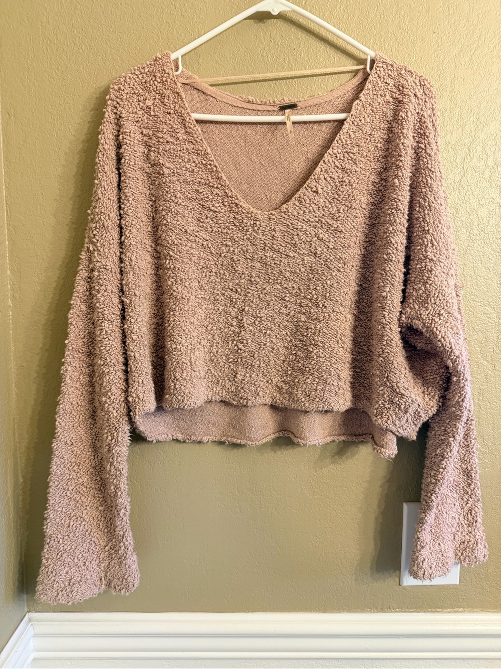 Free People Cozy V-Neck Cropped Sweater - Blush Pink